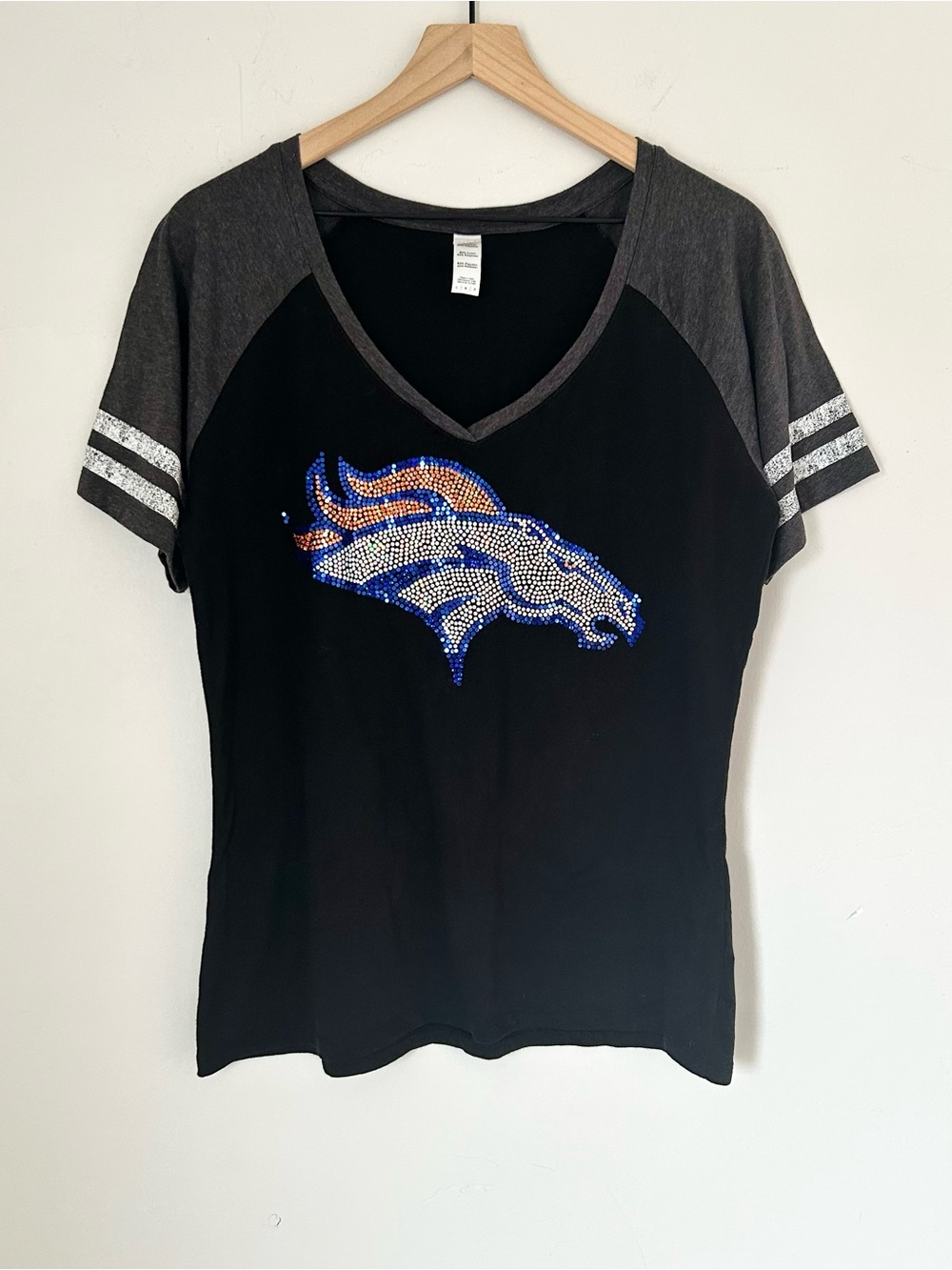 Denver Broncos Women’s Sparkly Fan Gear T-shirt